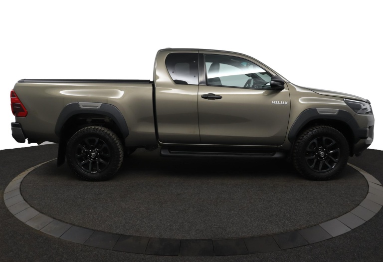 Toyota HiLux - 2.8 D-4D Xtra Cab Invincible 13