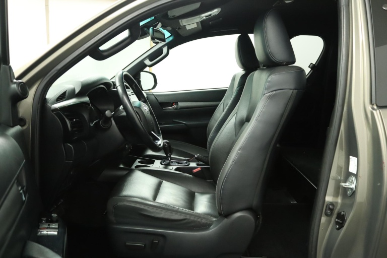 Toyota HiLux - 2.8 D-4D Xtra Cab Invincible 17