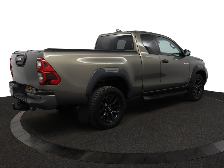 Toyota HiLux - 2.8 D-4D Xtra Cab Invincible 2