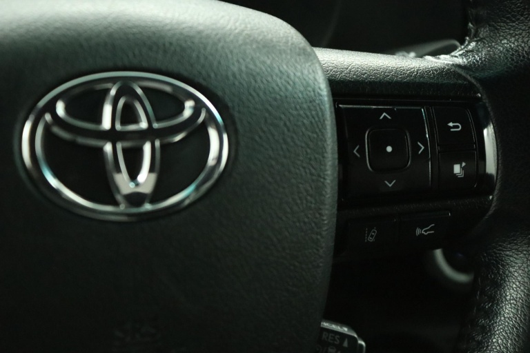 Toyota HiLux - 2.8 D-4D Xtra Cab Invincible 21