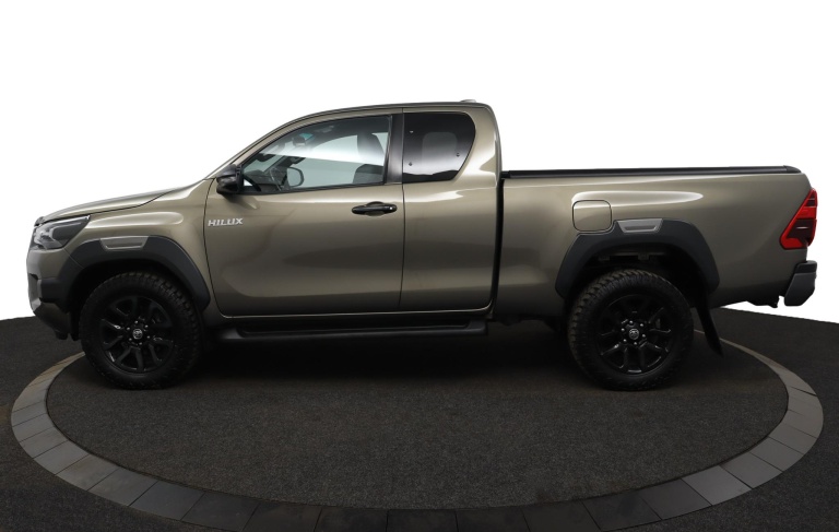 Toyota HiLux - 2.8 D-4D Xtra Cab Invincible 3