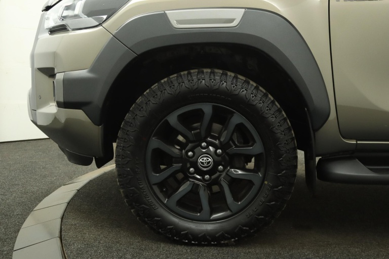 Toyota HiLux - 2.8 D-4D Xtra Cab Invincible 34