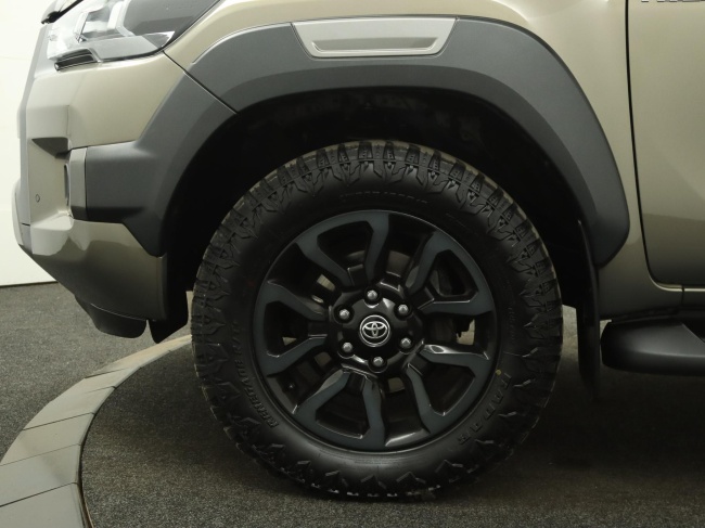 Toyota HiLux - 2.8 D-4D Xtra Cab Invincible