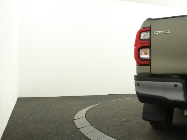 Toyota HiLux - 2.8 D-4D Xtra Cab Invincible