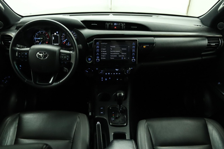 Toyota HiLux - 2.8 D-4D Xtra Cab Invincible 4