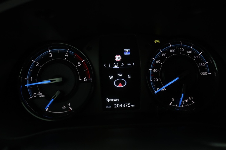Toyota HiLux - 2.8 D-4D Xtra Cab Invincible 45