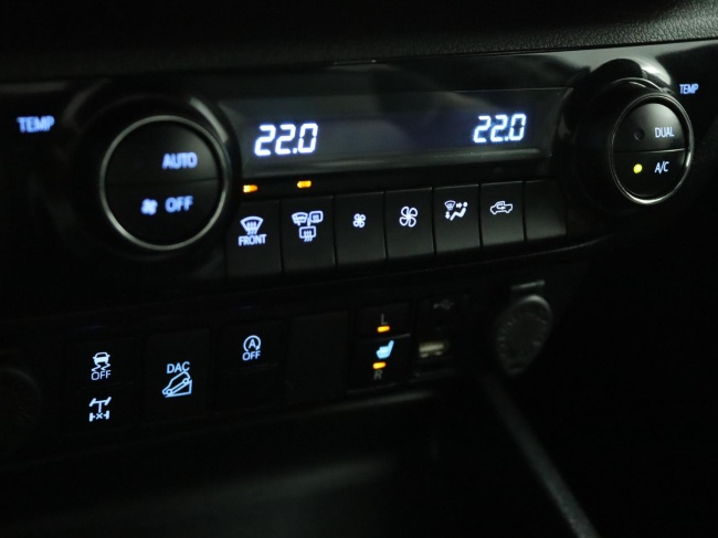 Toyota HiLux - 2.8 D-4D Xtra Cab Invincible