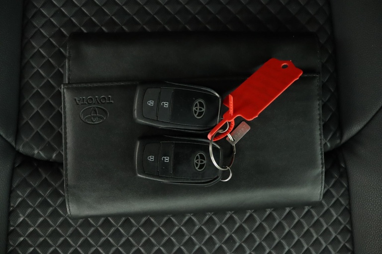 Toyota Yaris - 1.5 Hybrid Executive 11