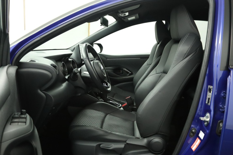 Toyota Yaris - 1.5 Hybrid Executive 17