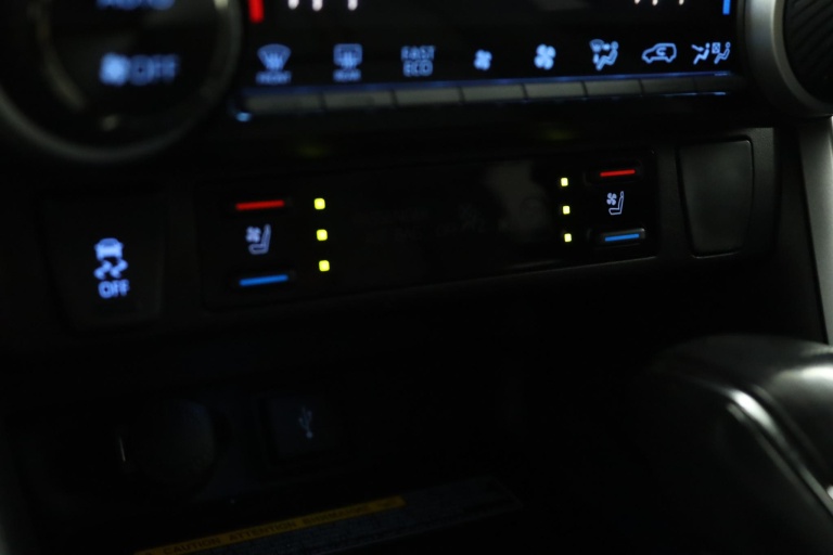 Toyota RAV4 - 2.5 Plug-in Hybrid AWD Bi-Tone Plus 72