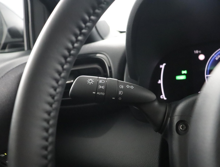 Toyota Yaris Cross - 1.5 Hybrid 130 Dynamic 30