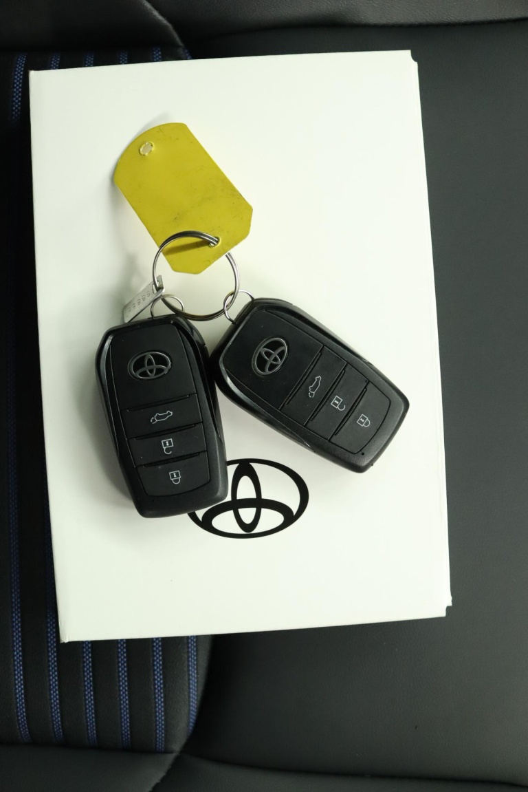 Toyota RAV4 - 2.5 Hybrid AWD Bi-Tone 11