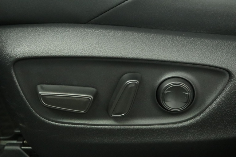 Toyota RAV4 - 2.5 Hybrid AWD Bi-Tone 46