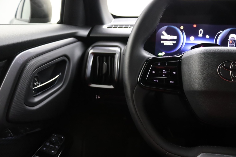 Toyota Urban Cruiser - Dynamic 61 kWh 17