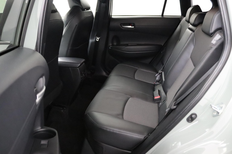 Toyota Corolla Cross - 2.0 High Power Hybrid First Edition 12