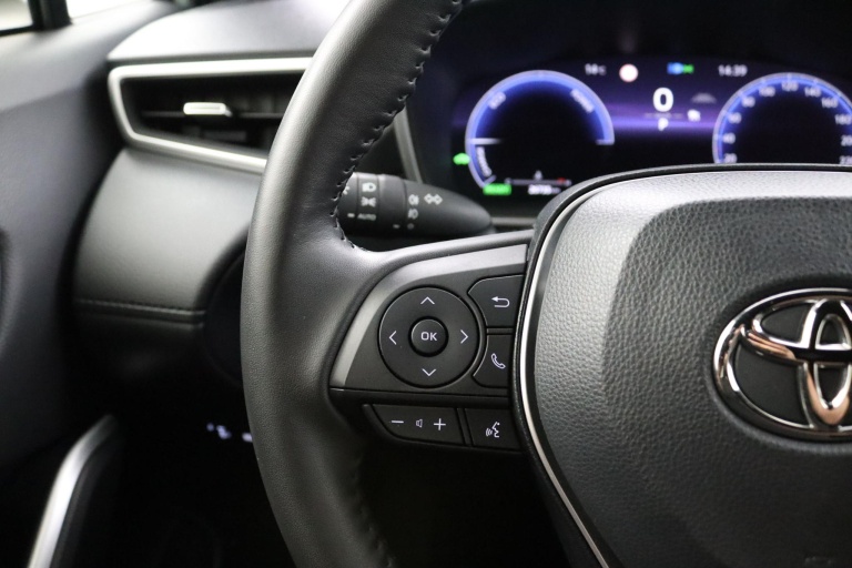 Toyota Corolla Cross - 2.0 High Power Hybrid First Edition 16