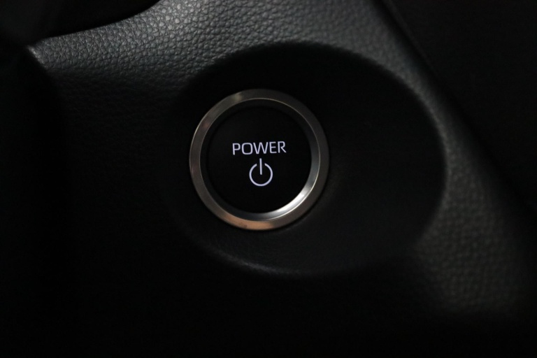 Toyota Corolla Cross - 2.0 High Power Hybrid First Edition 18