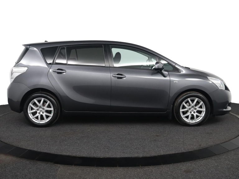 Toyota Verso - 1.8 VVT-i Dynamic Business Limited 13