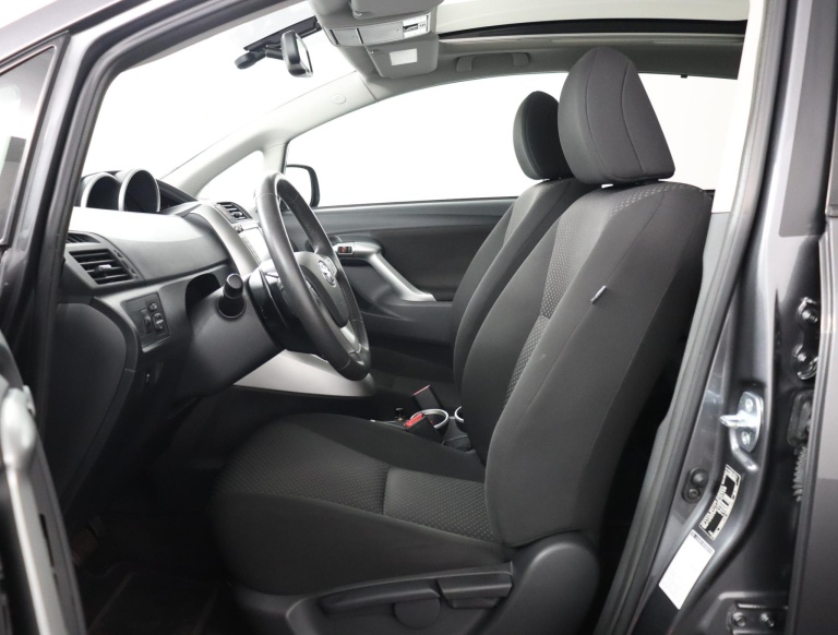 Toyota Verso - 1.8 VVT-i Dynamic Business Limited 17