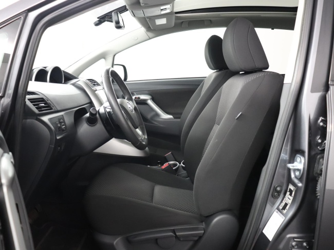 Toyota Verso - 1.8 VVT-i Dynamic Business Limited