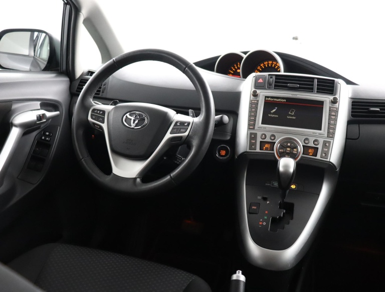 Toyota Verso - 1.8 VVT-i Dynamic Business Limited 61
