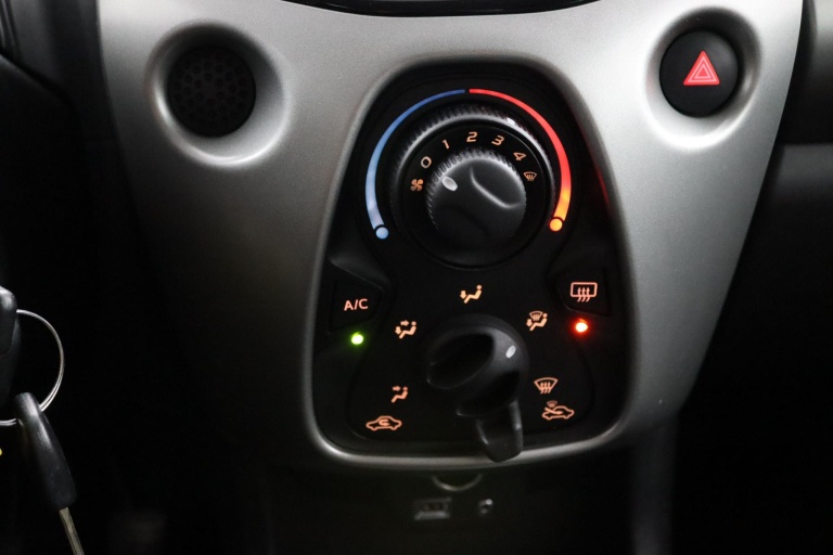 Toyota Aygo - 1.0 VVT-i x-play 15