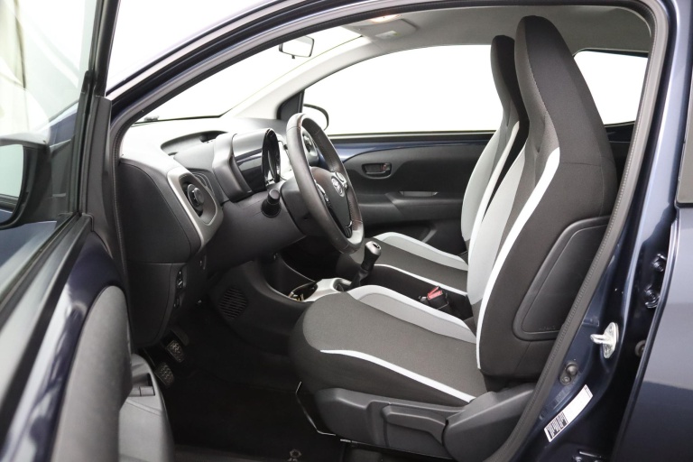 Toyota Aygo - 1.0 VVT-i x-play 8
