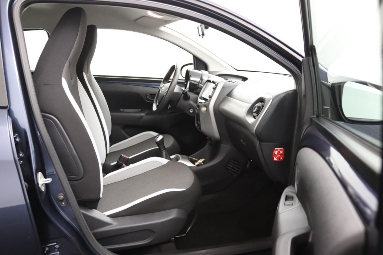 Toyota Aygo - 1.0 VVT-i x-play 9