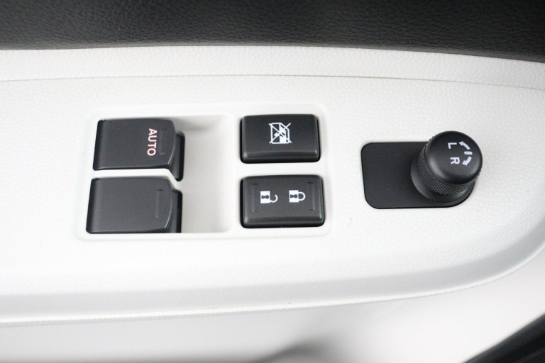 Suzuki Ignis - 1.2 Select Intro 28