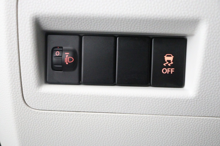 Suzuki Ignis - 1.2 Select Intro 29