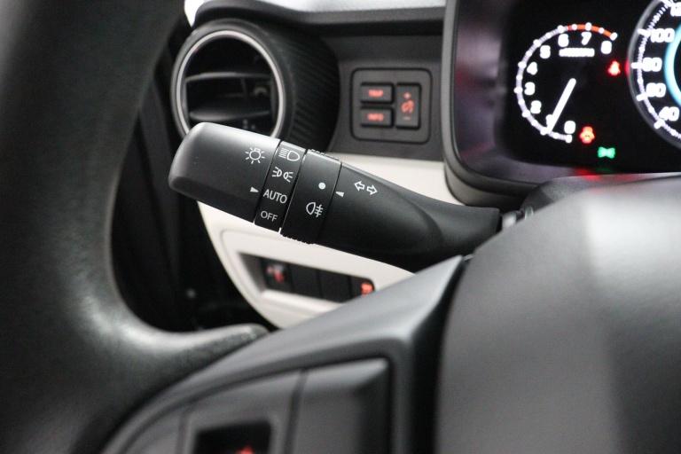 Suzuki Ignis - 1.2 Select Intro 31