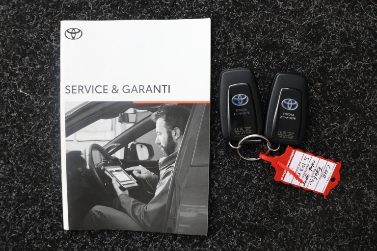 Toyota C-HR - 2.0 Hybrid Business Plus 11