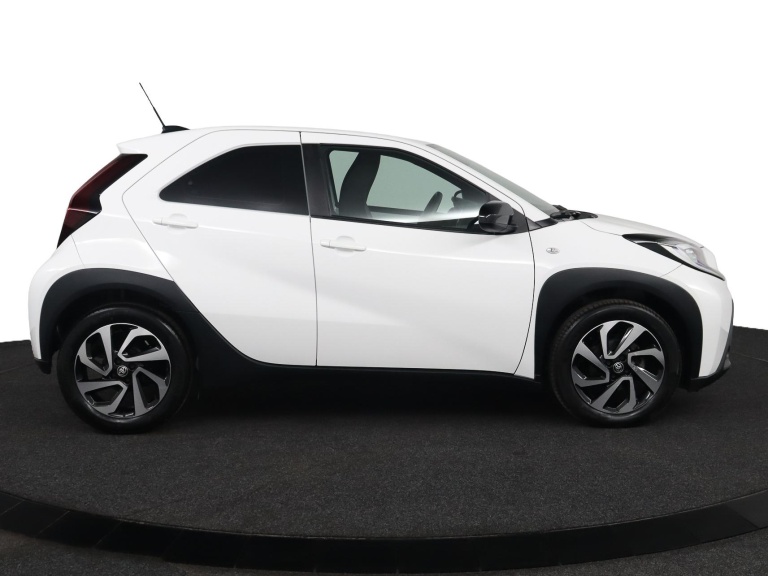 Toyota Aygo X - 1.0 VVT-i S-CVT Pulse 13