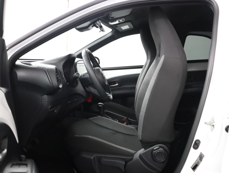 Toyota Aygo X - 1.0 VVT-i S-CVT Pulse 17