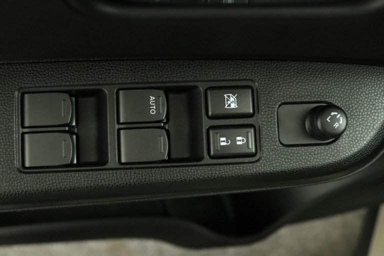 Suzuki Ignis - 1.2 Smart Hybrid Style 28