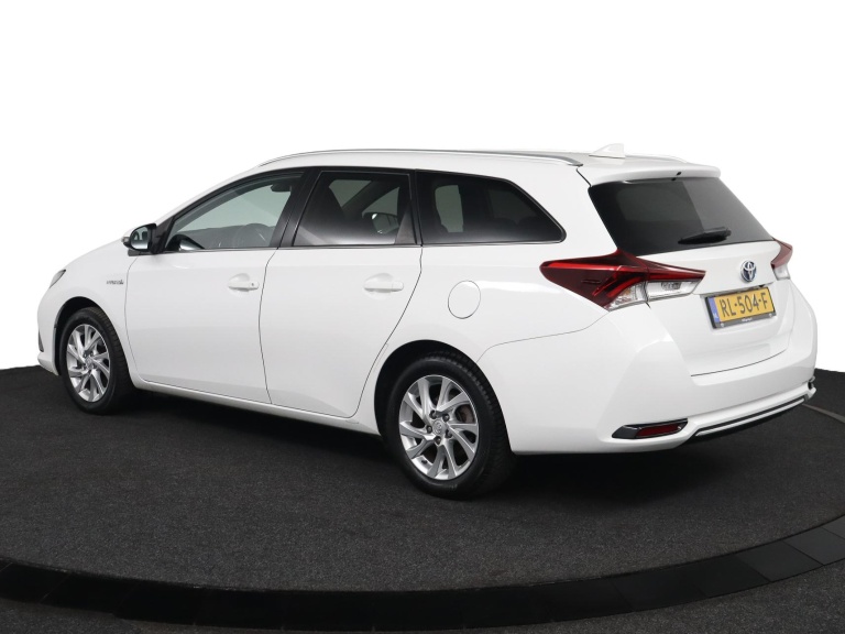 Toyota Auris Touring Sports - 1.8 Hybrid Dynamic Go 12