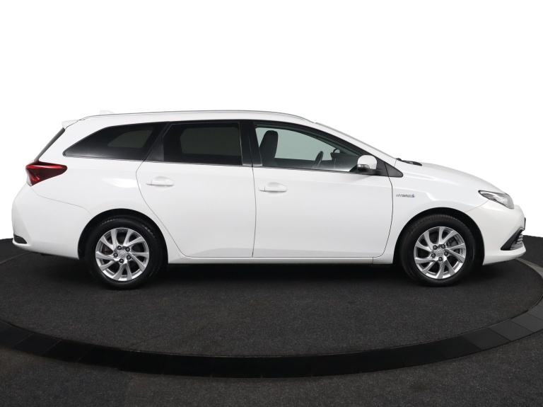 Toyota Auris Touring Sports - 1.8 Hybrid Dynamic Go 13