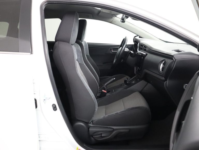 Toyota Auris Touring Sports - 1.8 Hybrid Dynamic Go 22