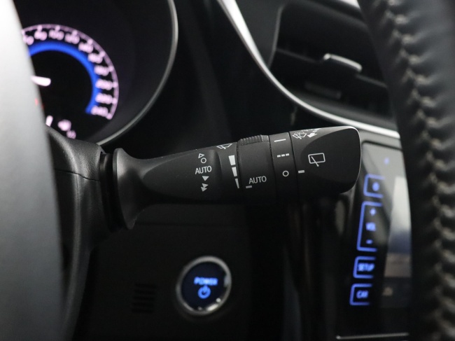 Toyota Auris Touring Sports - 1.8 Hybrid Dynamic Go