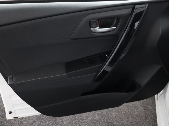 Toyota Auris Touring Sports - 1.8 Hybrid Dynamic Go