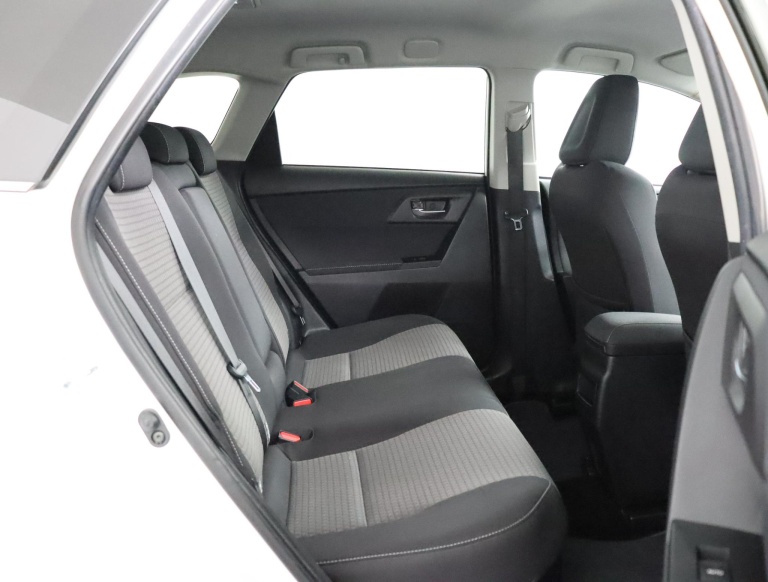 Toyota Auris Touring Sports - 1.8 Hybrid Dynamic Go 46