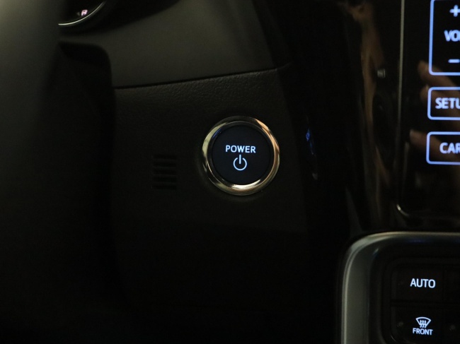 Toyota Auris Touring Sports - 1.8 Hybrid Dynamic Go