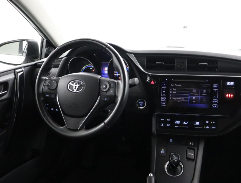 Toyota Auris Touring Sports - 1.8 Hybrid Dynamic Go 62