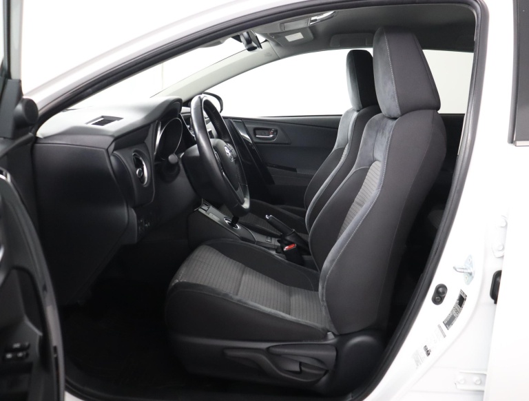 Toyota Auris Touring Sports - 1.8 Hybrid Dynamic Go 17