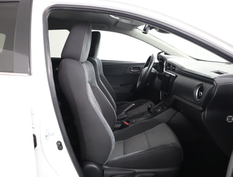 Toyota Auris Touring Sports - 1.8 Hybrid Dynamic Go 22