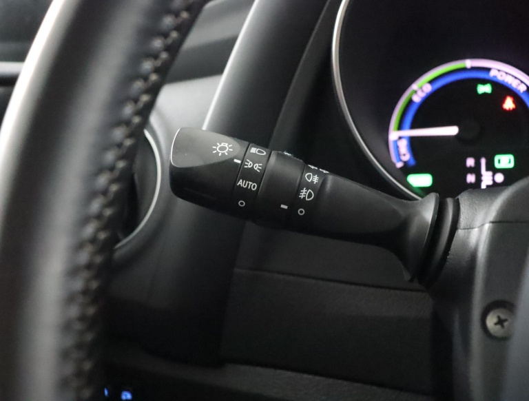 Toyota Auris Touring Sports - 1.8 Hybrid Dynamic Go 30