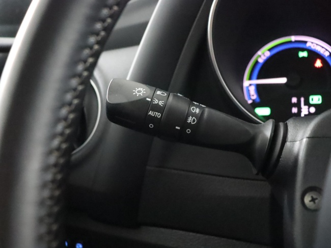Toyota Auris Touring Sports - 1.8 Hybrid Dynamic Go