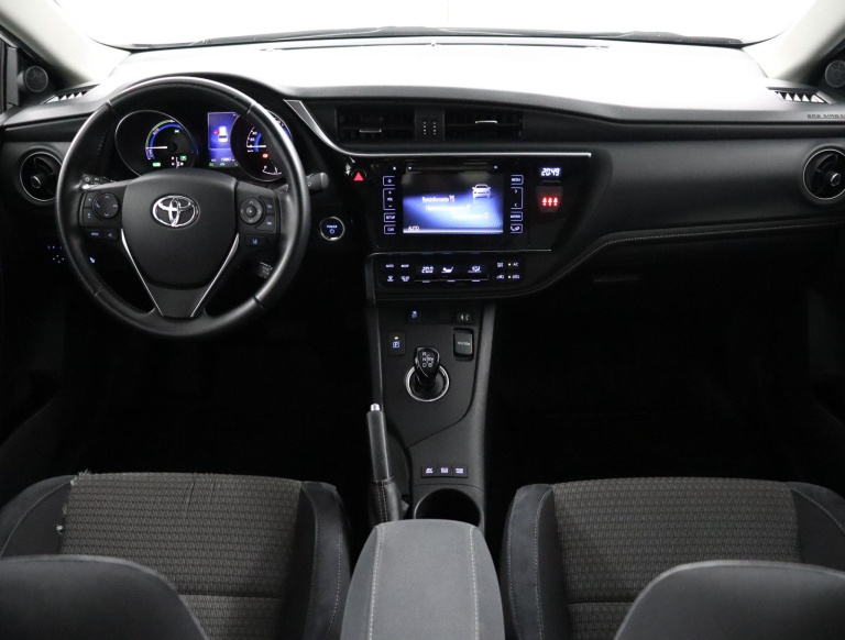 Toyota Auris Touring Sports - 1.8 Hybrid Dynamic Go 4