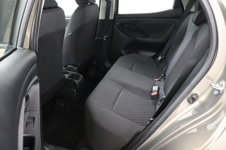 Toyota Yaris - 1.5 VVT-i Dynamic Trekhaak 19