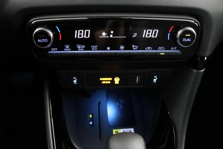 Toyota Yaris - 1.5 Hybrid Executive Origineel Nederlands 12